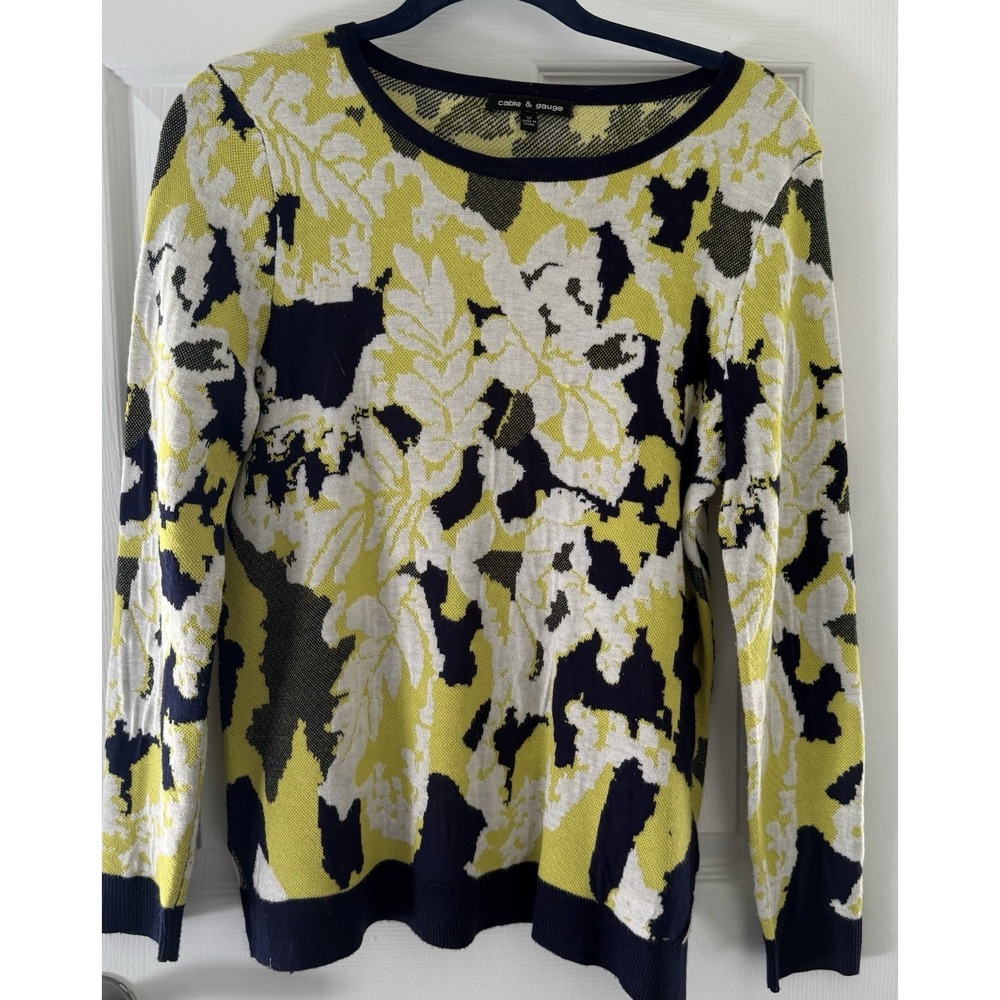 Cable and Gage Blue yellow white  Floral Sweater Size Medium Long Sleeve 259